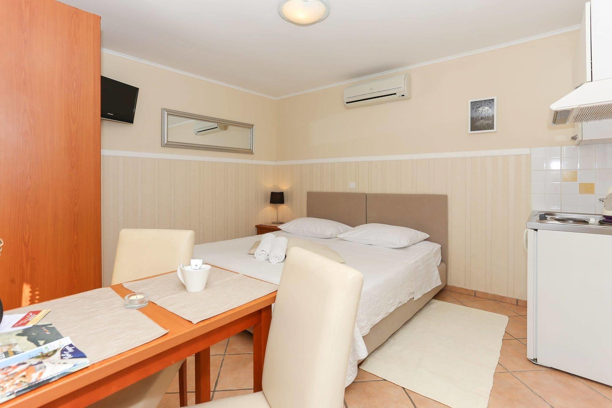 Apartments & Rooms Buble Trogir Exterior photo